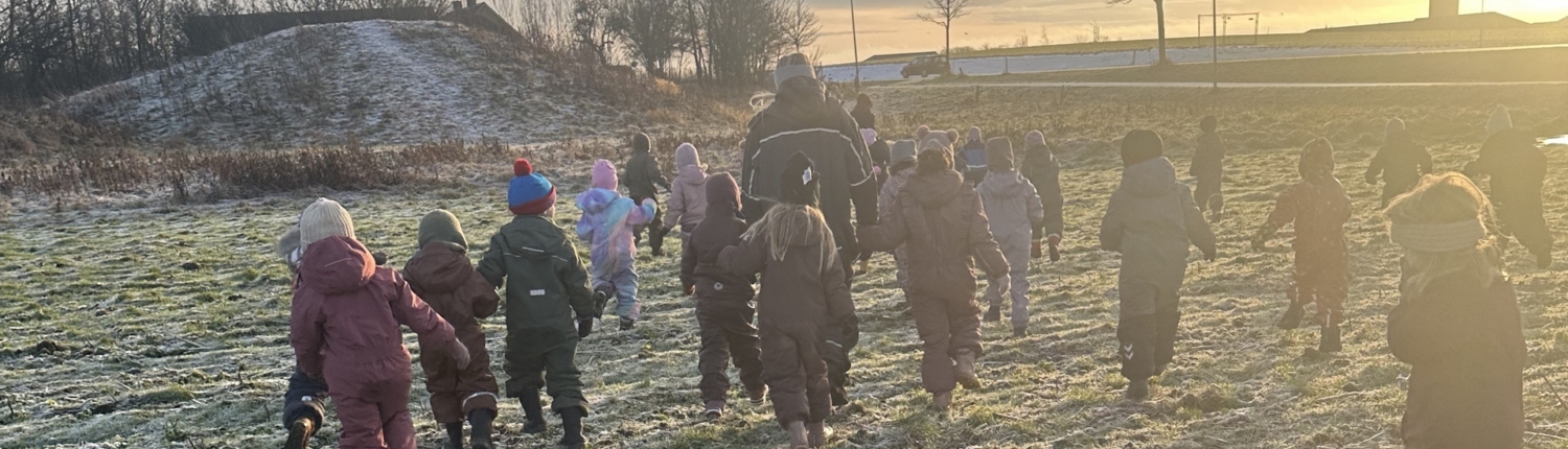 Børn på tur i naturen ved Tølløse.